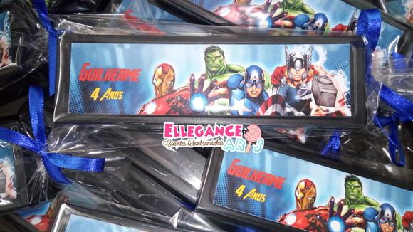 Dominó os Vingadores