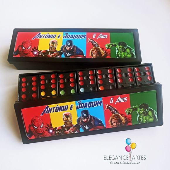 Dominó os Vingadores