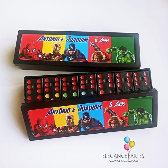 Dominó os Vingadores