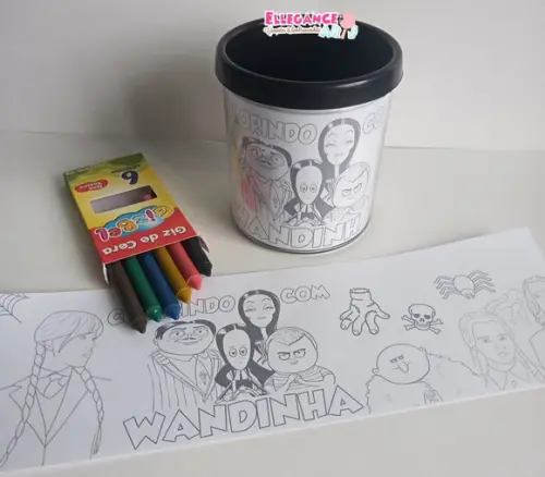 Caneca para Colorir Wandinha