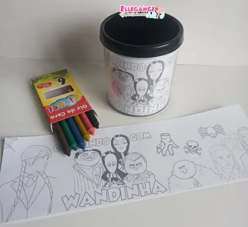 Caneca para Colorir Wandinha