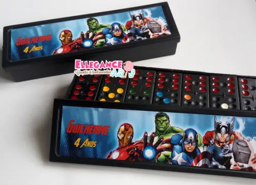 Dominó os Vingadores