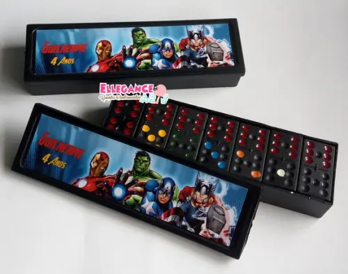 Dominó os Vingadores
