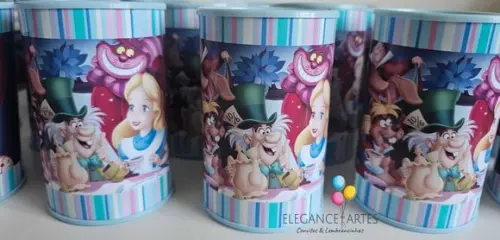 Lembrancinha Alice no País das Maravilhas - Cofrinho