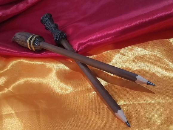 6 Lembrancinhas Lápis Varinha ou Vassoura Harry Potter