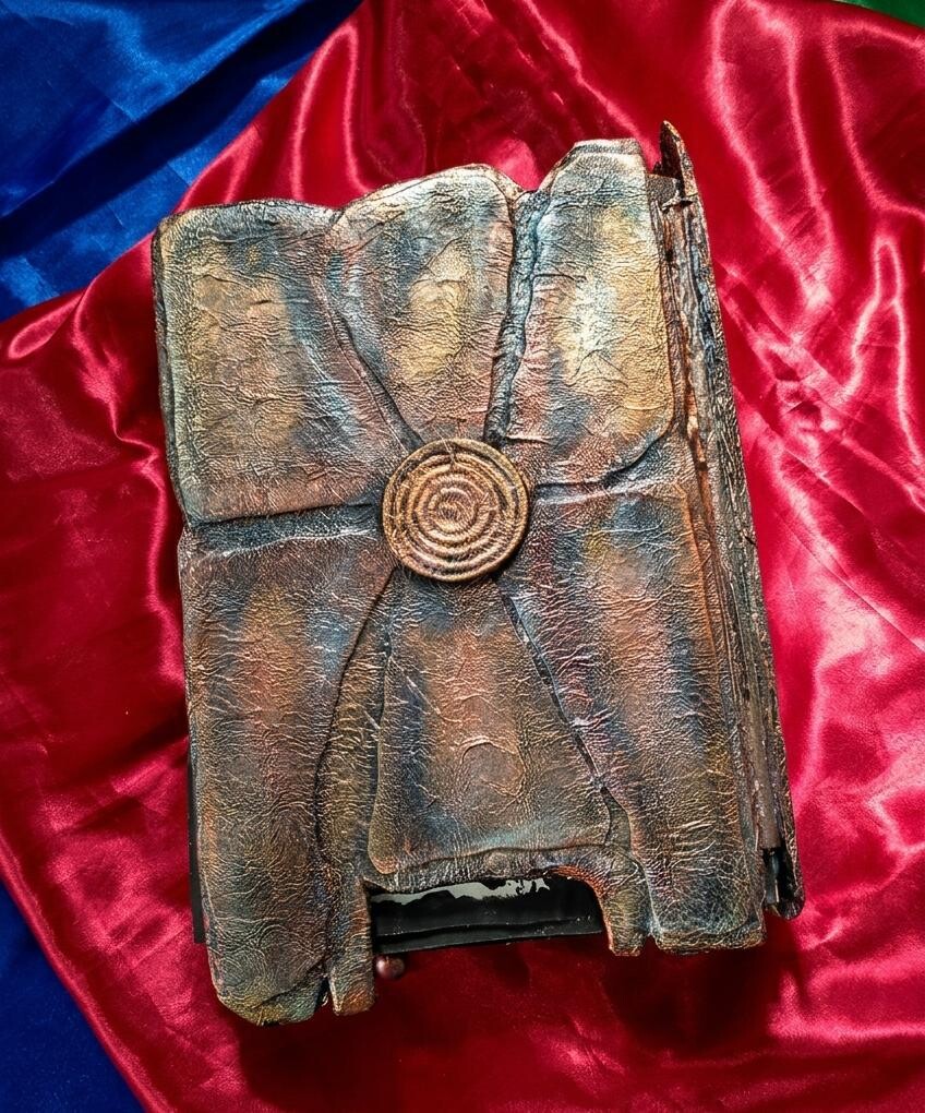 Livro Darkhold Feiticeira Escarlate Wanda Vision
