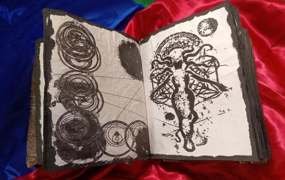 Livro Darkhold Feiticeira Escarlate Wanda Vision