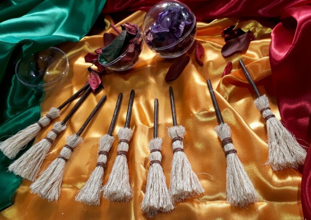 Kit 30 Mini Vassouras - Lembrancinha - Harry Potter, Abracadabra,