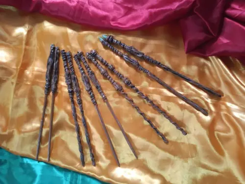 Kit Lembrancinhas 30 Mini Varinhas Simples 30cm para Festa Harry Potter, Fantasia, Bruxaria, Halloween e Fadas