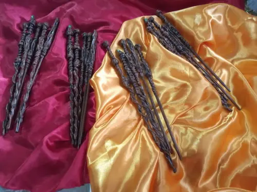 Kit Lembrancinhas 20 Mini Varinhas Simples 25cm para Festa Harry Potter, Fantasia, Bruxaria, Halloween e Fadas
