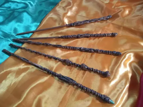 Kit Lembrancinhas 5 Mini Varinhas Simples 25cm para Festa Harry Potter, Fantasia, Bruxaria, Halloween e Fadas