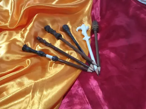 6 Lembrancinhas Lápis Varinha ou Vassoura Harry Potter