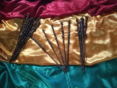 Kit Lembrancinhas 15 Mini Varinhas Simples 30cm para Festa Harry Potter, Fantasia, Bruxaria, Halloween e Fadas