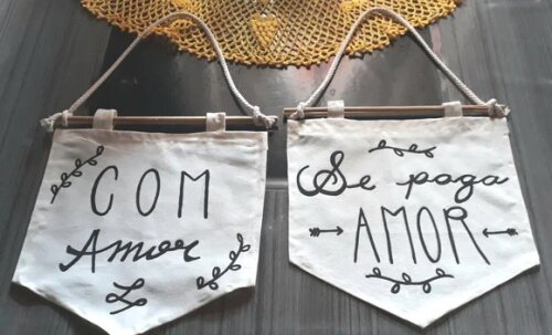 Cadeira de Noivos - Flâmulas Personalizadas em Lettering