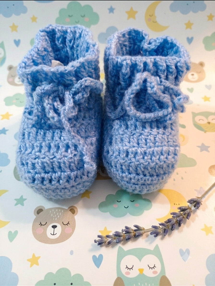 Sapatinho de Bebê em Crochê Azul 11cm – Ateliê Crochetando