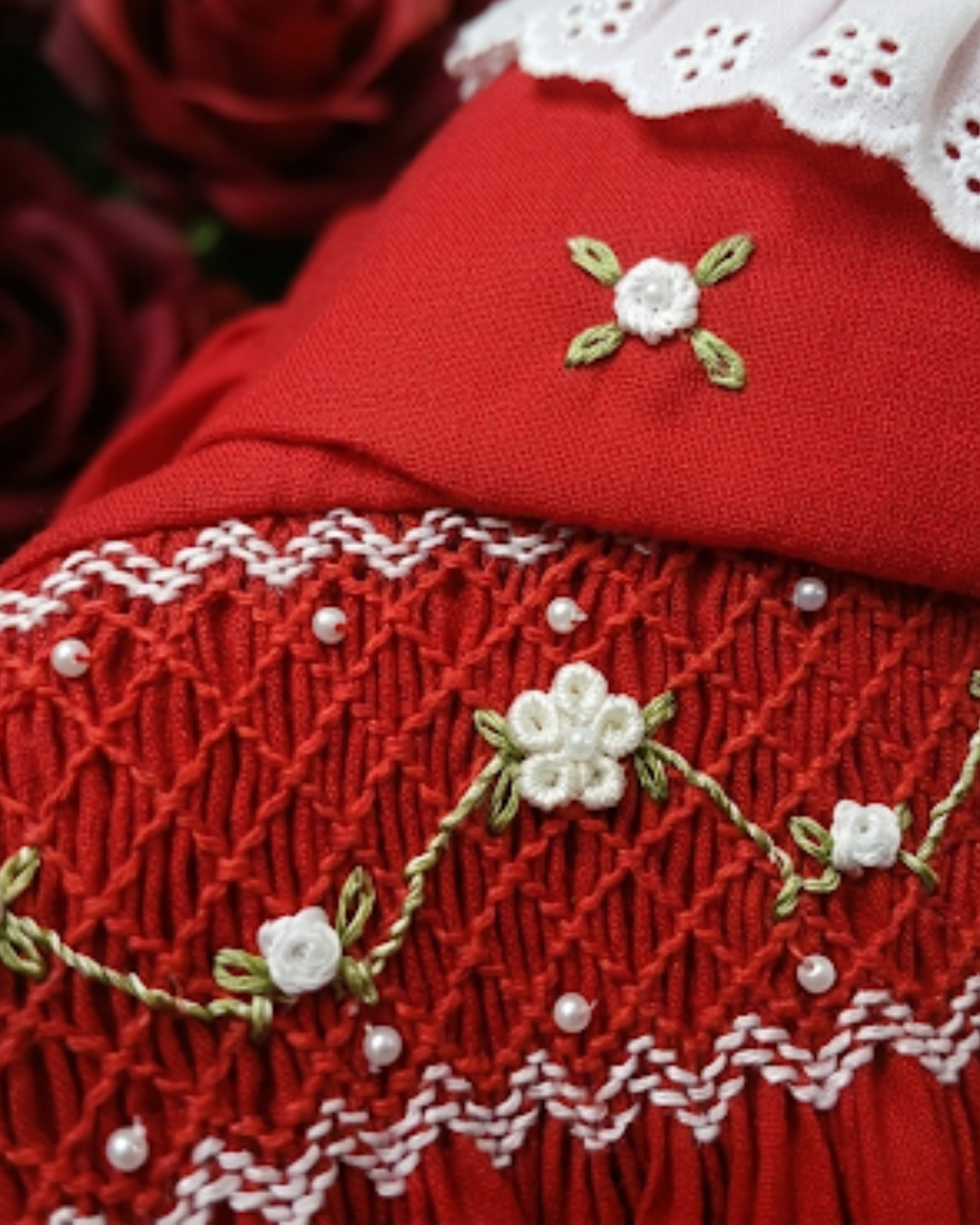 Vestido Infantil  Luxo Vermelho em Tricoline | Smock Bordado à Mã