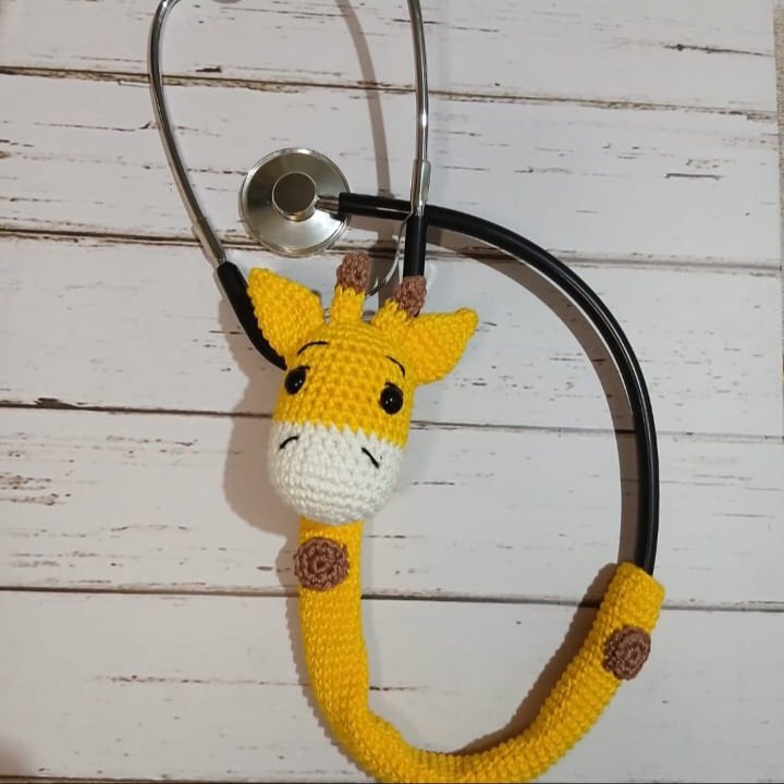 Girafinha Estetoscópio Amigurumi 30cm - Pronta Entrega  capa fech