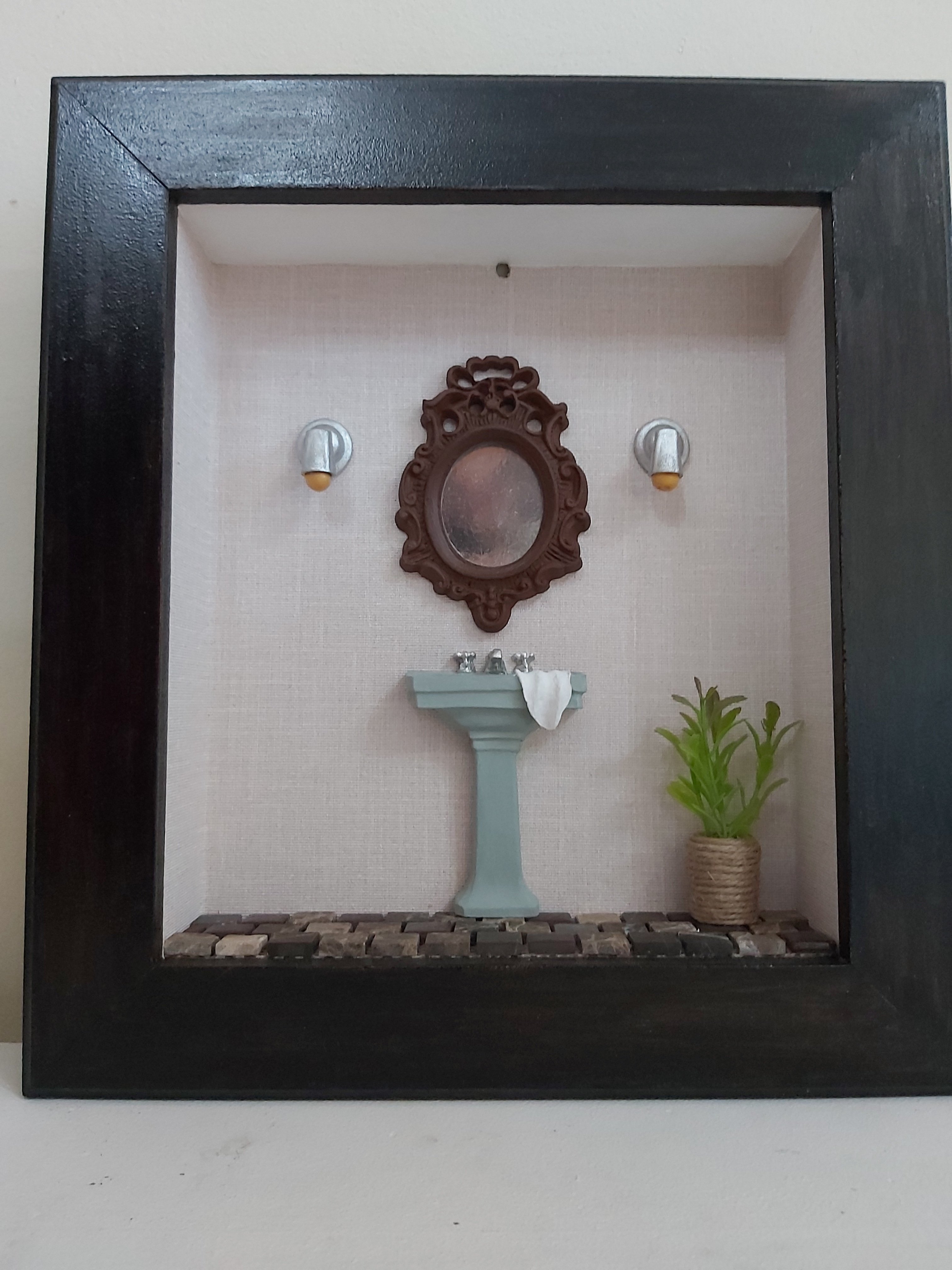 Quadro Cenário Miniatura Banheiro Lavabo Cinza Diorama