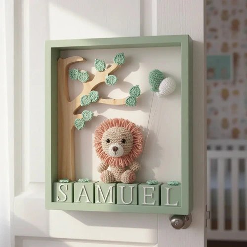 Porta de Maternidade Leão Crochê Amigurumi
