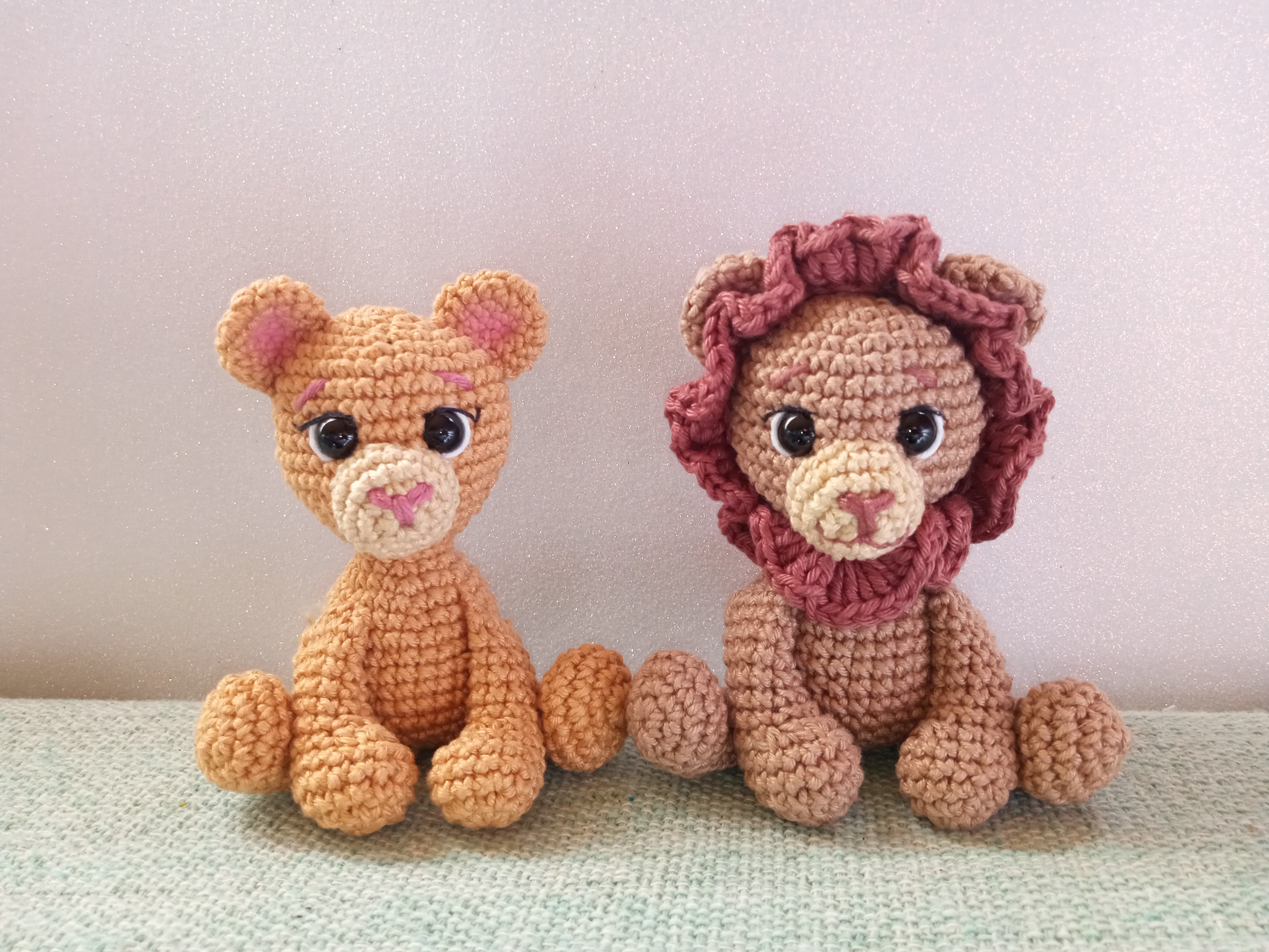 Leãozinho e leoa amigurumi /crochê