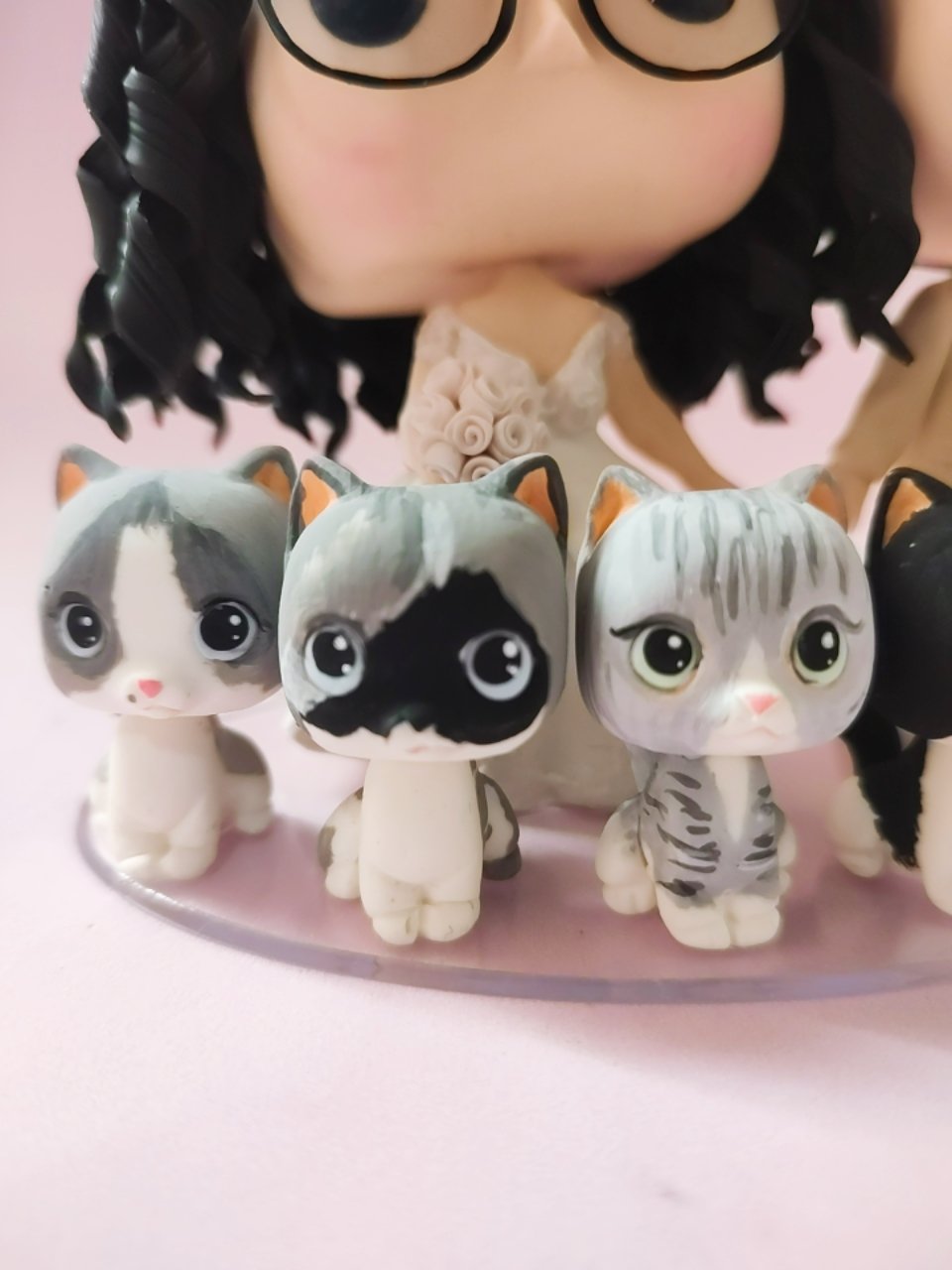 Topo de bolo casal com pets estilo funko pop