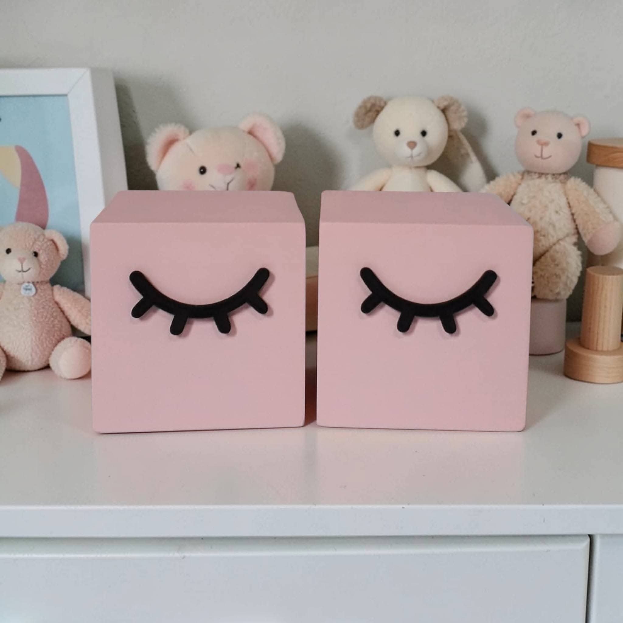 Kit decorativo 2 cubos 8x8 de mdf tema cilios decoração de festa
