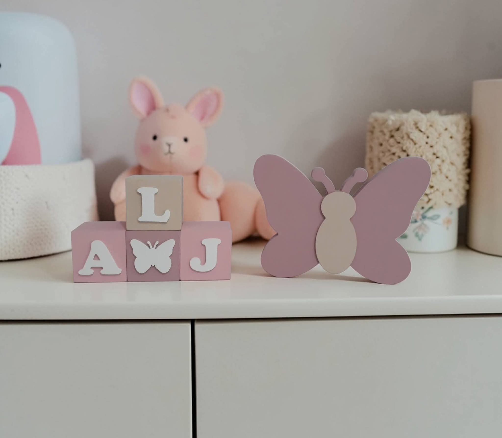 Kit decorativo borboleta + cubos de mdf decoração infantil de fes