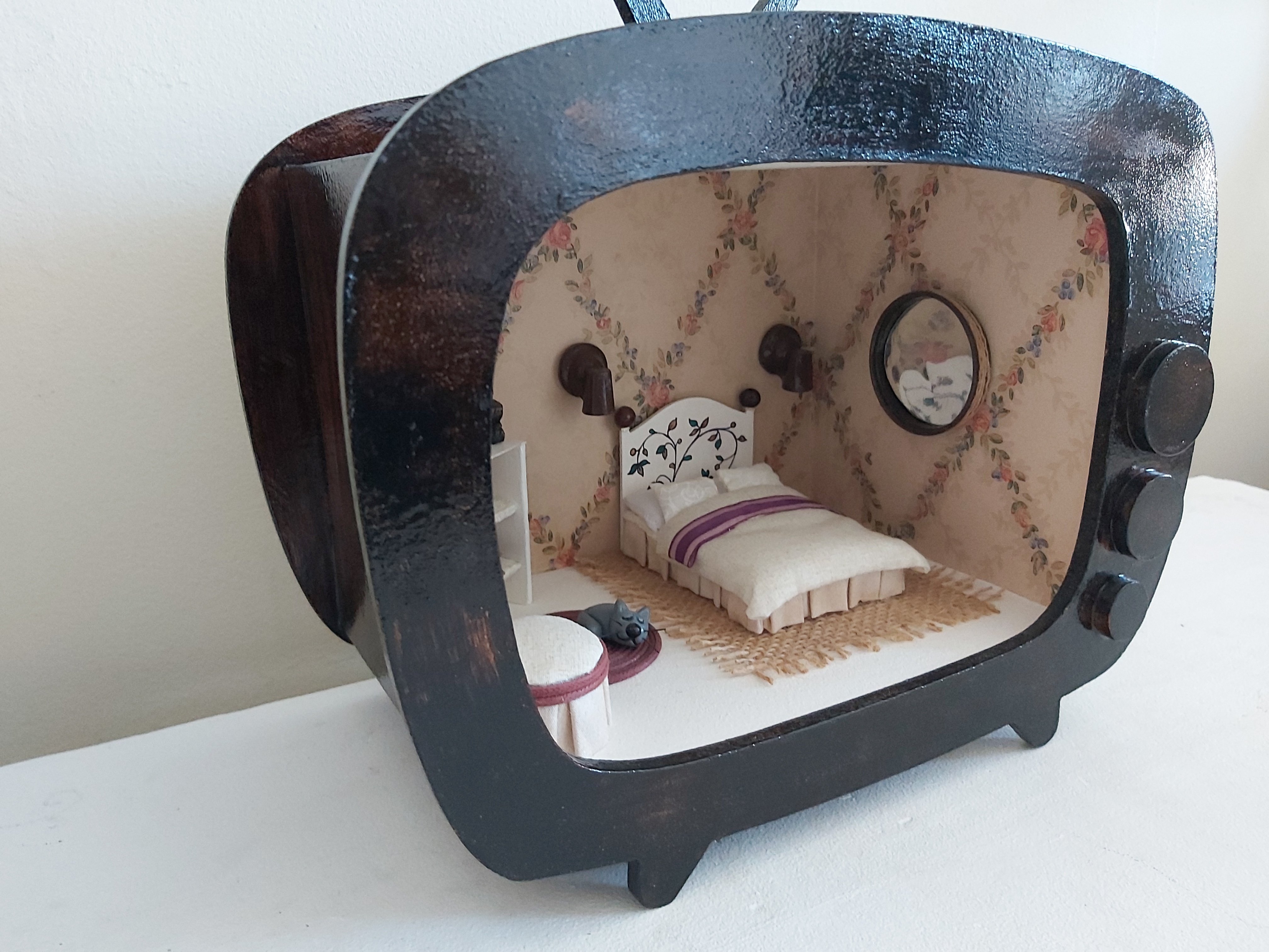 Diorama Quadro Televisão Cenário Miniatura Quarto. Feito manualme