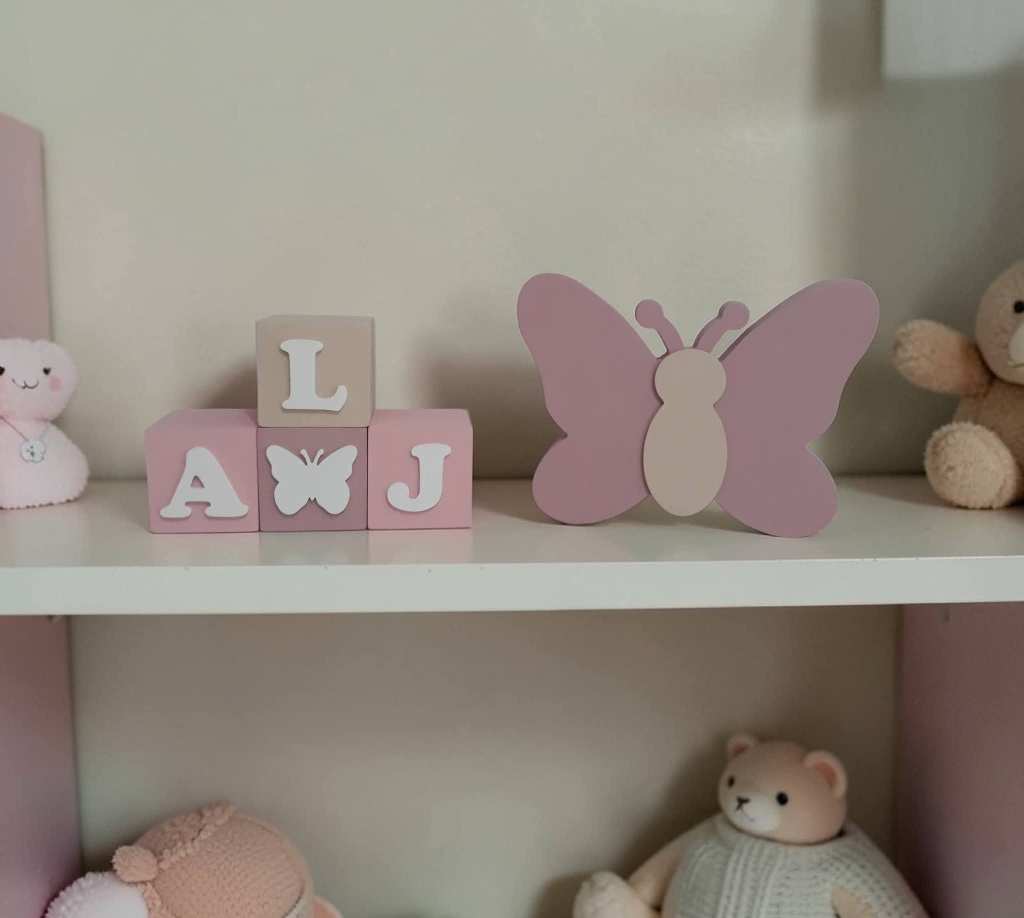 Kit decorativo borboleta + cubos de mdf decoração infantil de fes