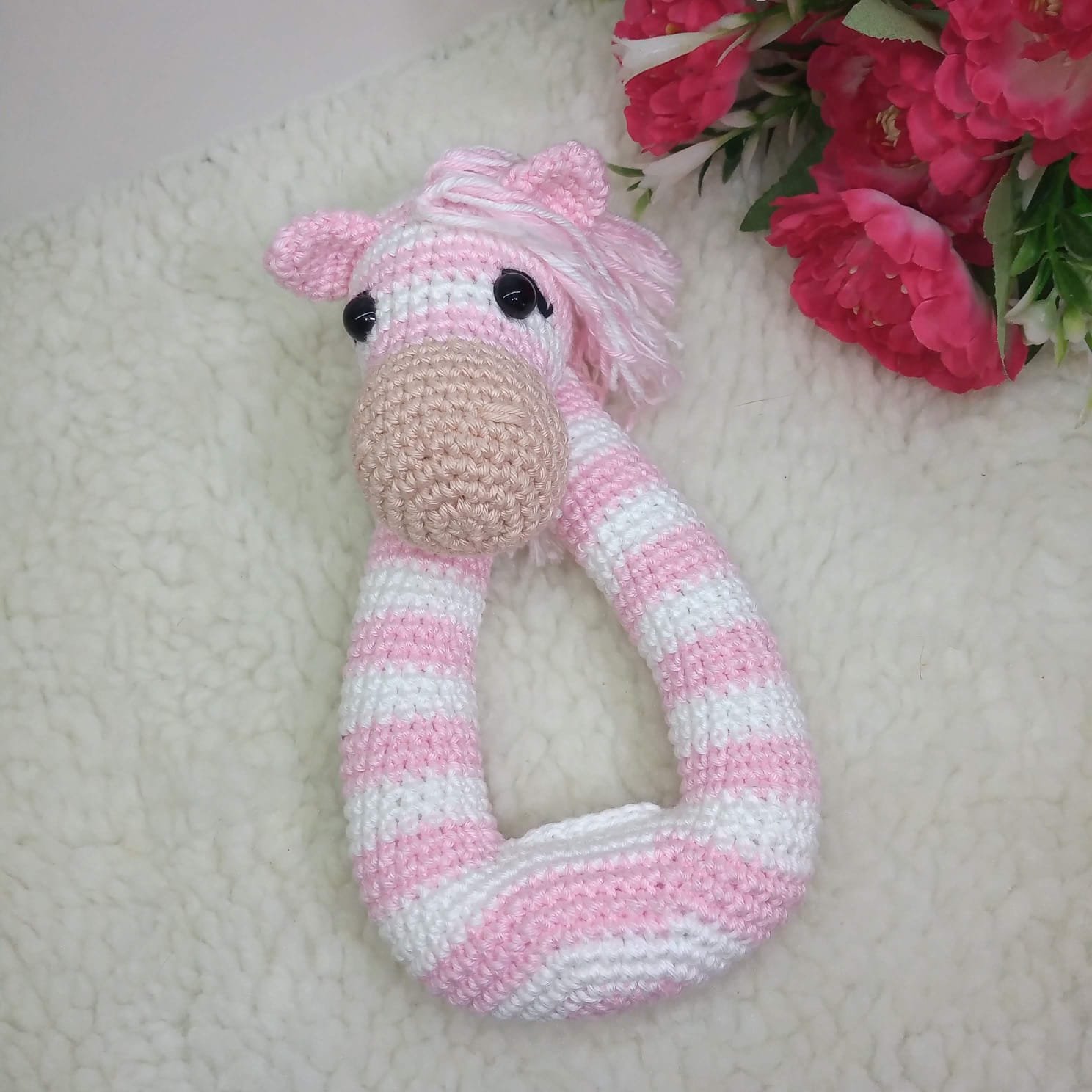 🦓 Zebra Zora Barbie Chocalho e Mordedor em Amigurumi- Pronta ent