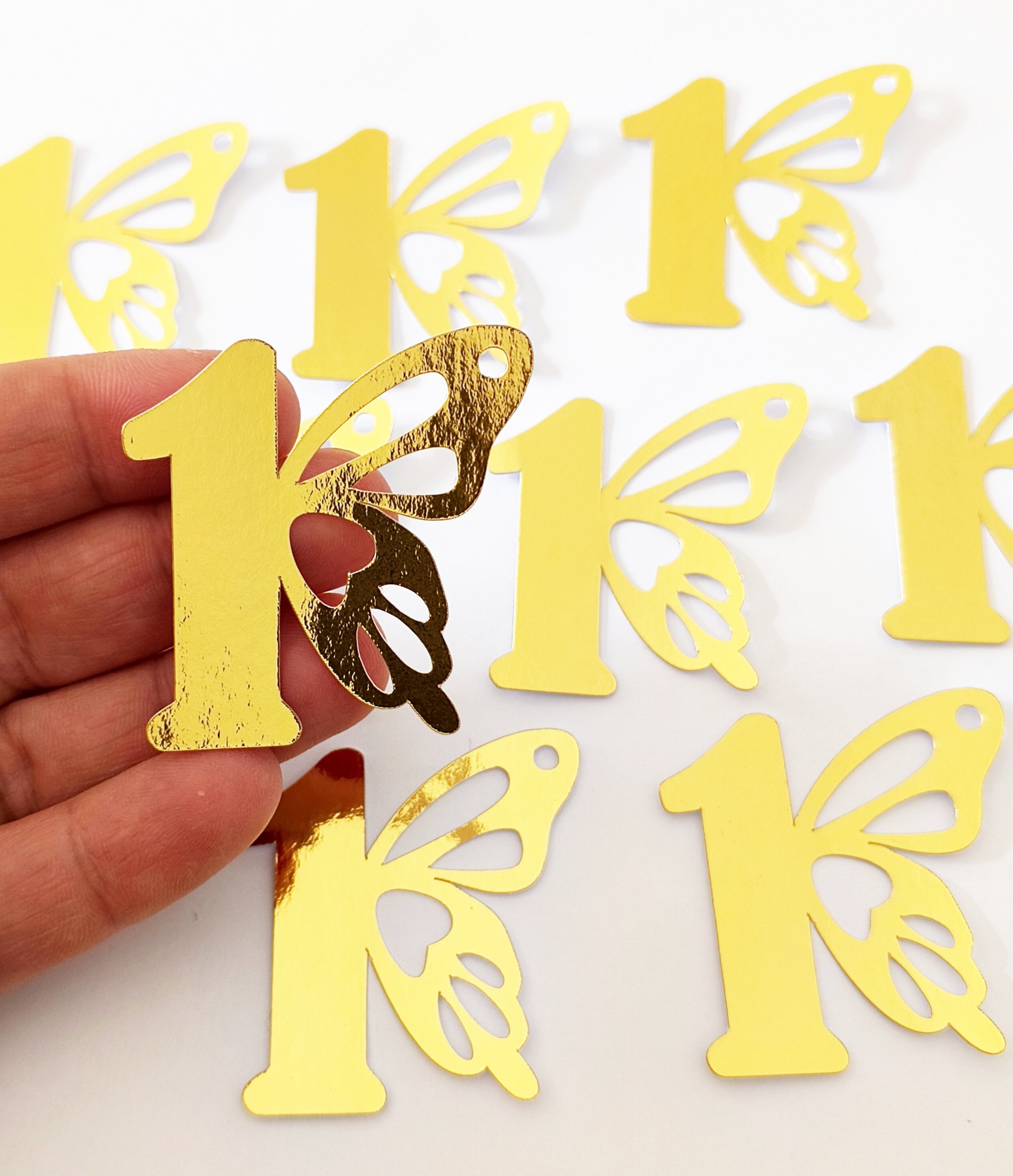 40 unidades Aplique N. 1 Borboleta - Papel Lamicote Dourado 180g