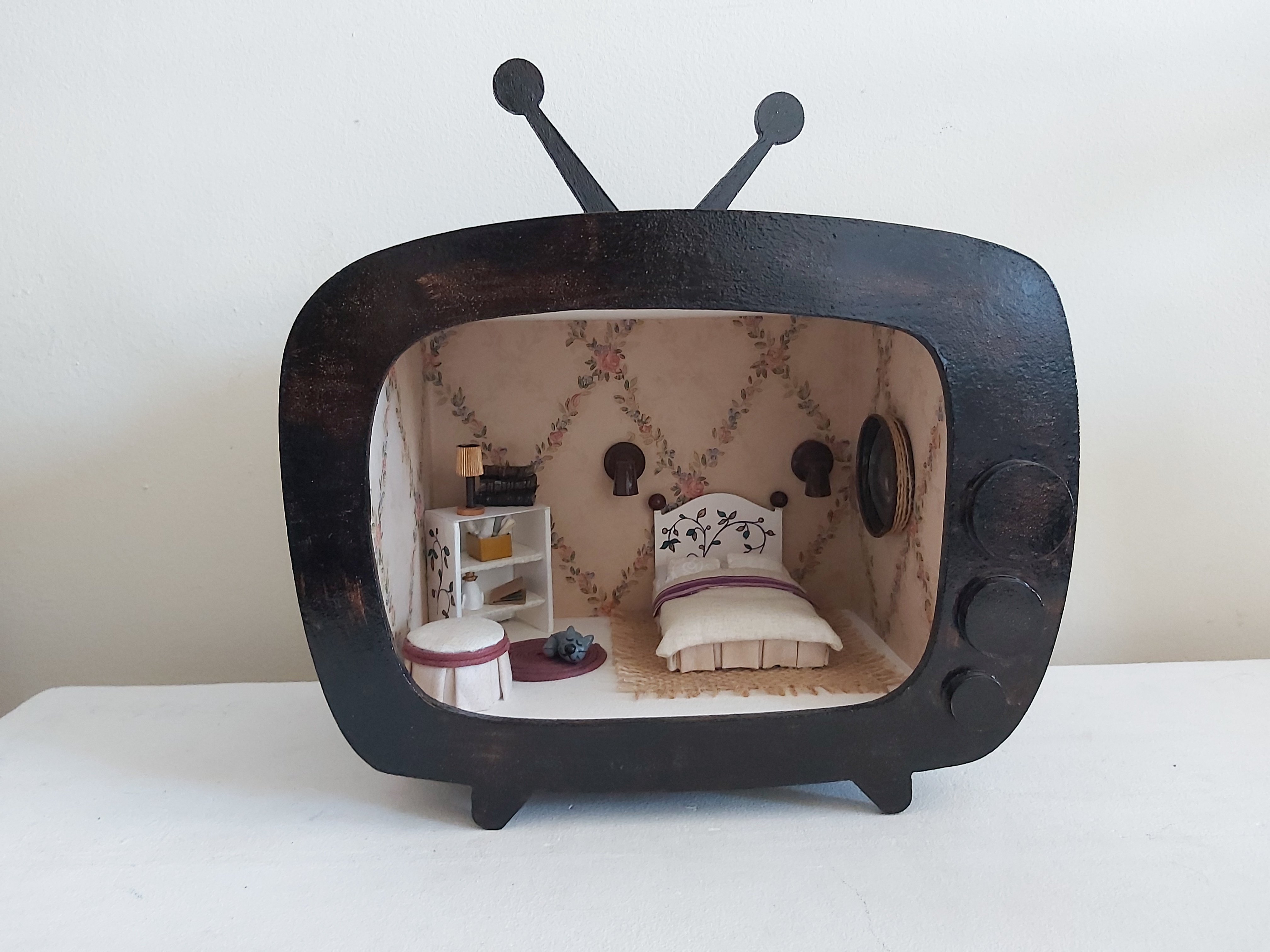 Diorama Quadro Televisão Cenário Miniatura Quarto. Feito manualme