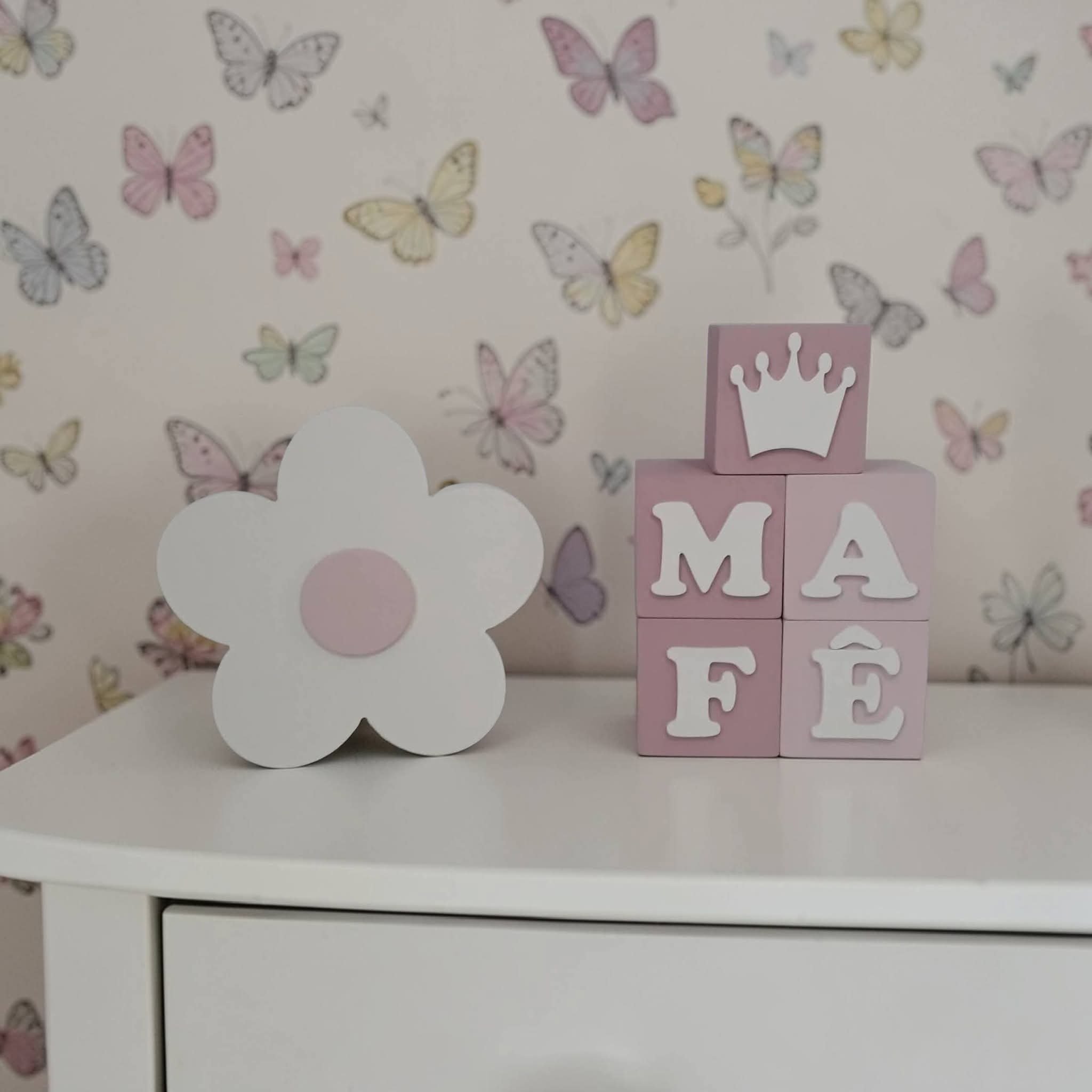 Kit decorativo flor + cubos de mdf decoração infantil de festa e