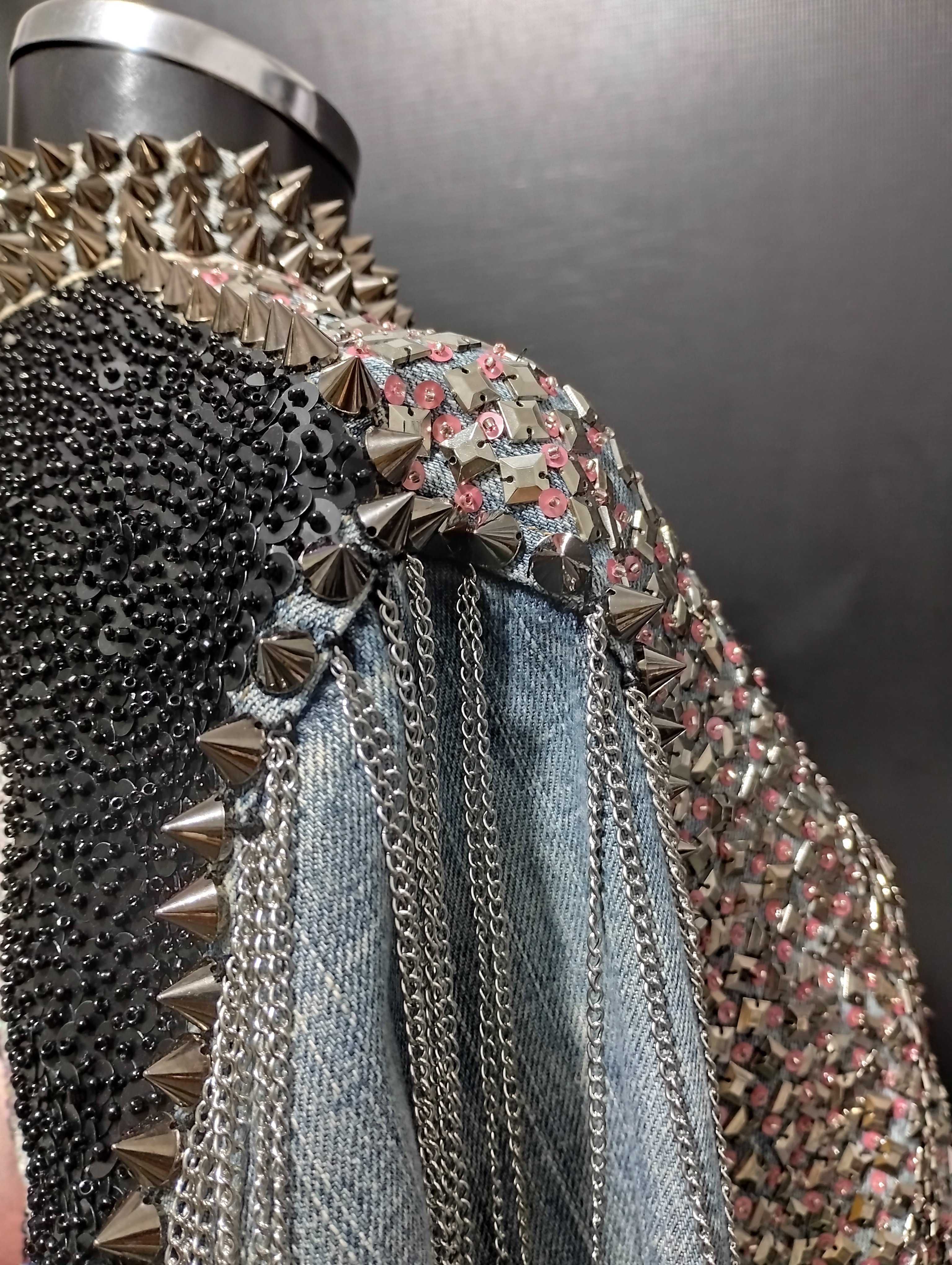 Jaqueta jeans Customizada Bordada a Mão Paulo Galane Bordados