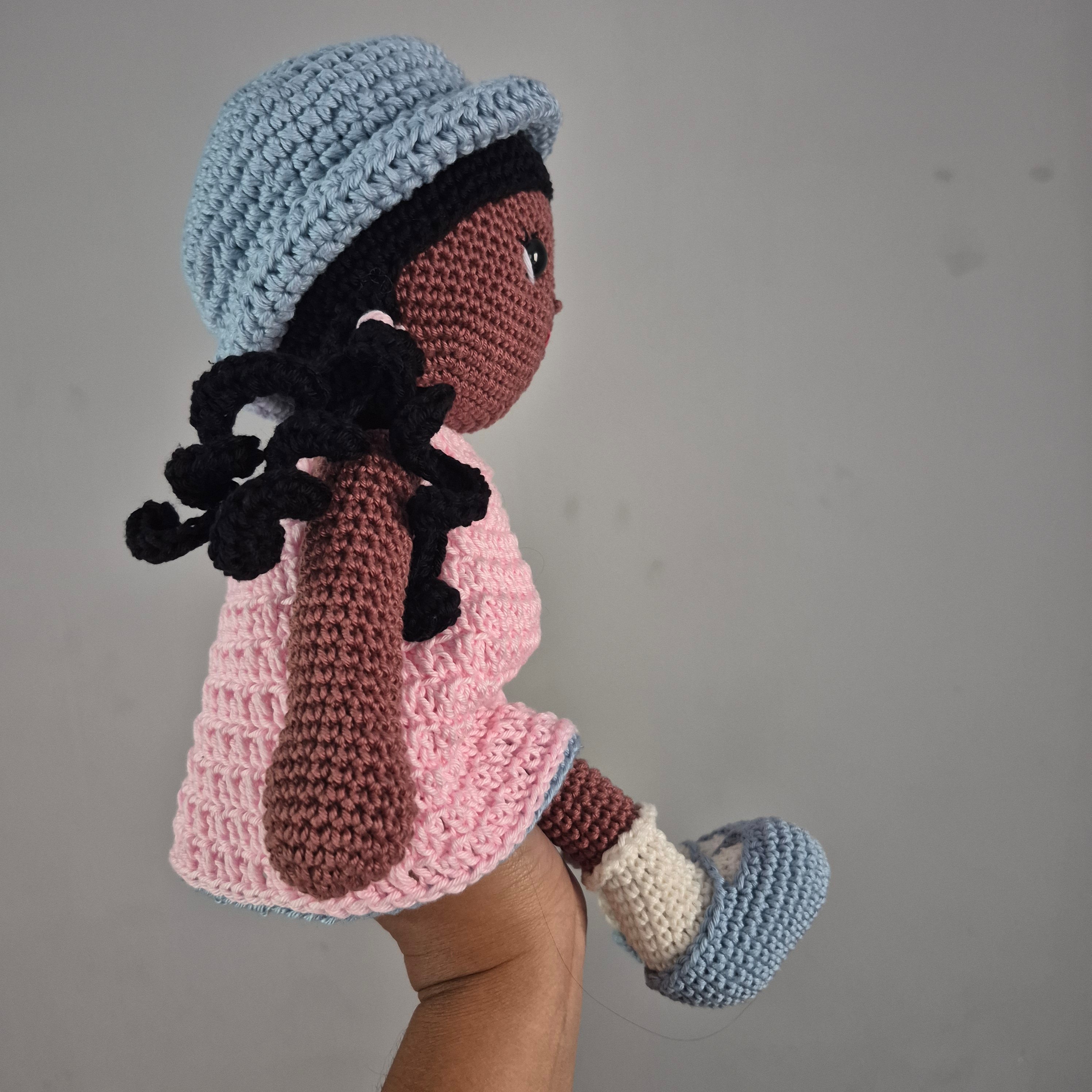 Boneca Helena Amigurumi
