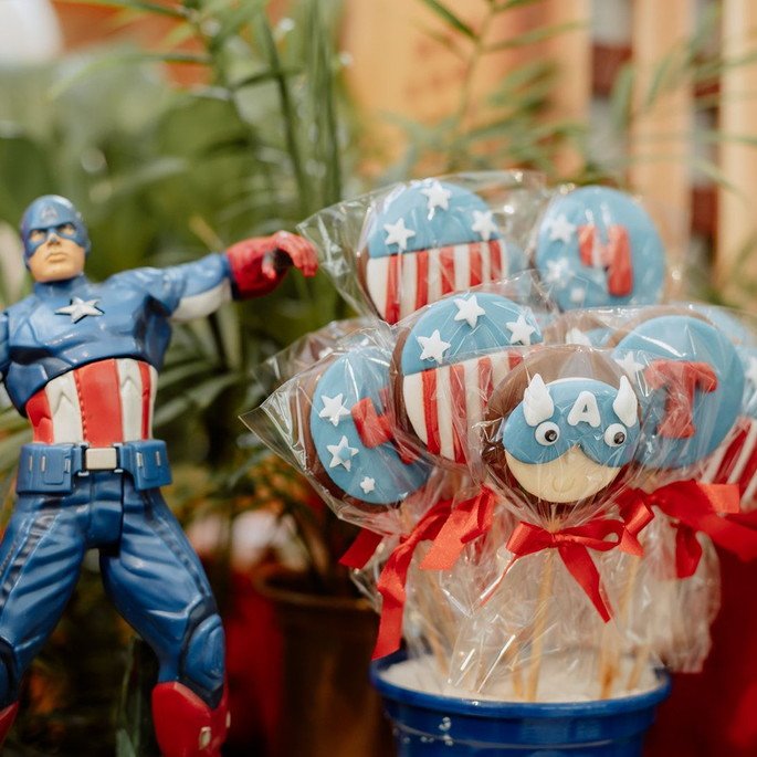 Pirulito de chocolate Capitão América