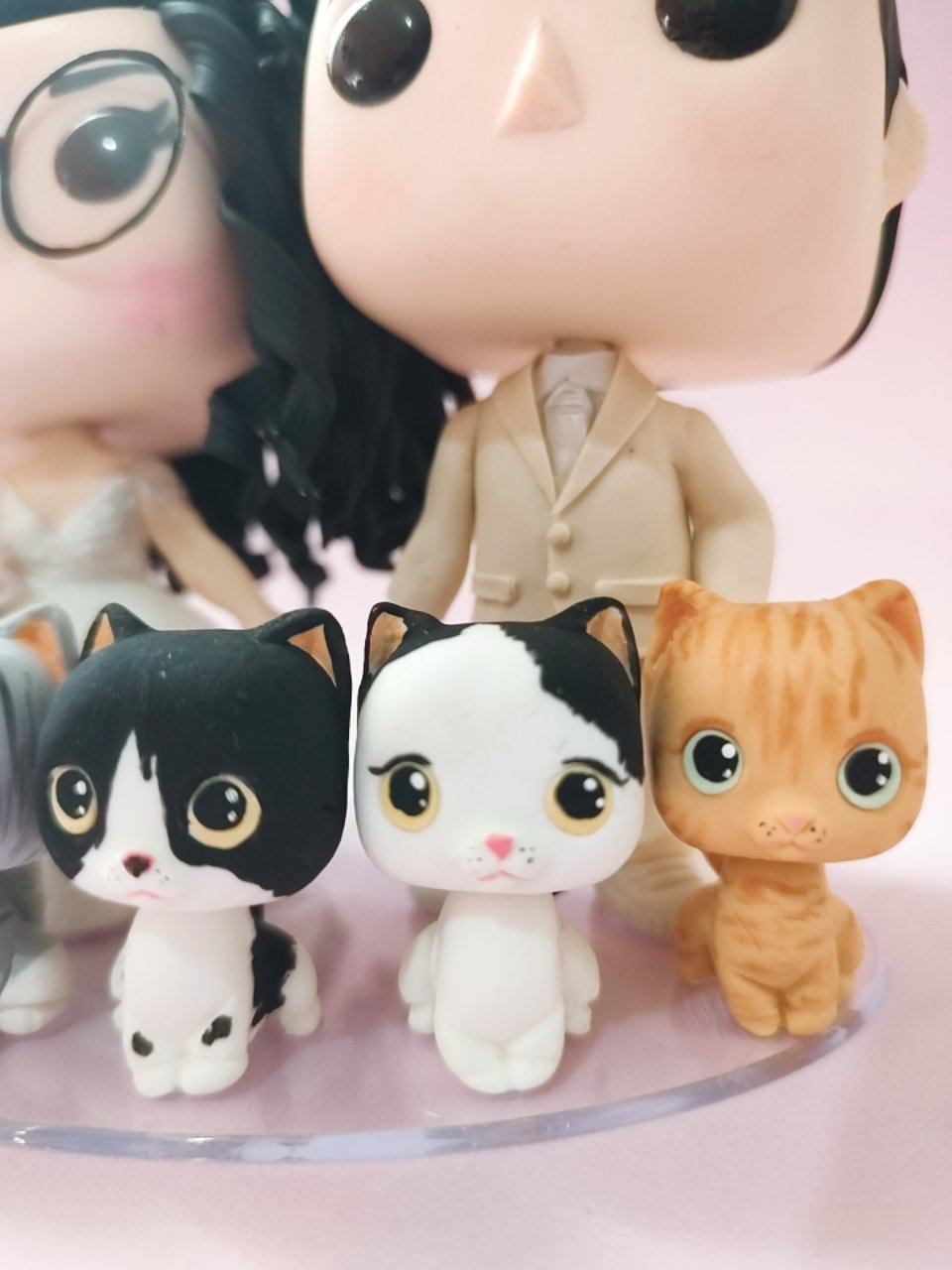 Topo de bolo casal com pets estilo funko pop