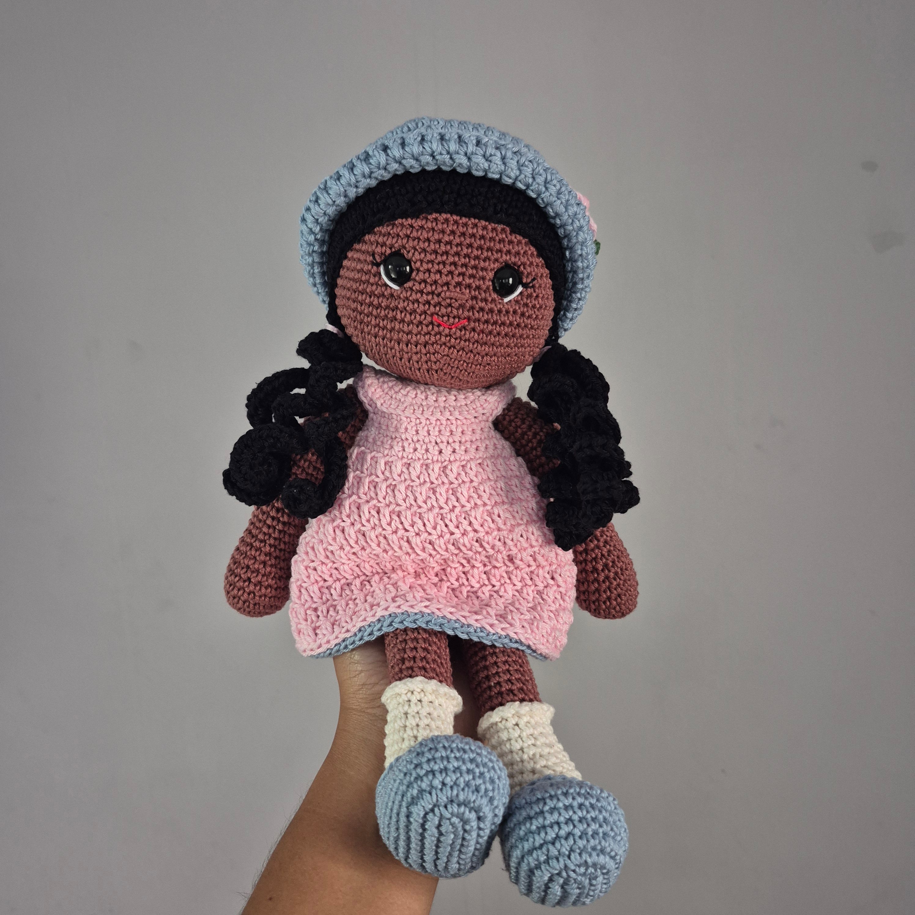 Boneca Helena Amigurumi