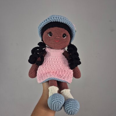 Boneca Helena Amigurumi