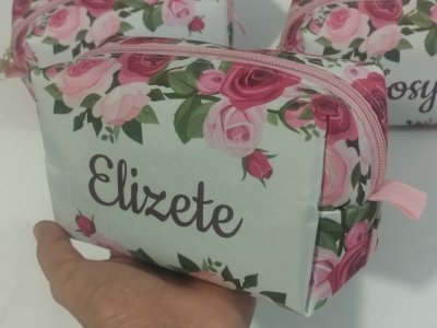 Nécessaire floral com nome