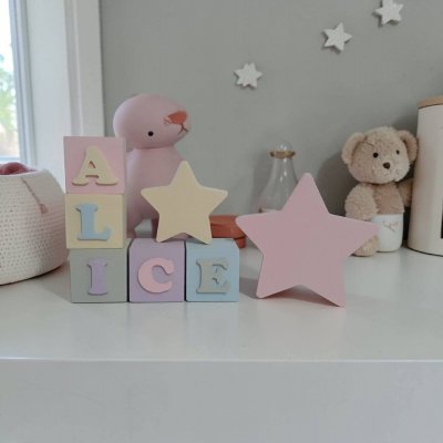 Kit estrelas + cubos de mdf 6x6 decorativos enfeite de bebê quart