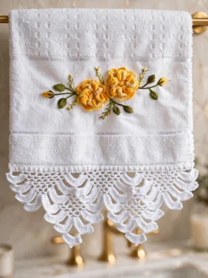 TOALHA LAVABO COM APLICAÇÕES BORDADA