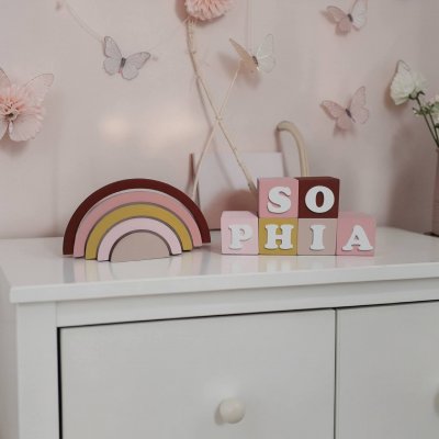 Kit decorativo arco iris + cubos de mdf nomes infantis decoração
