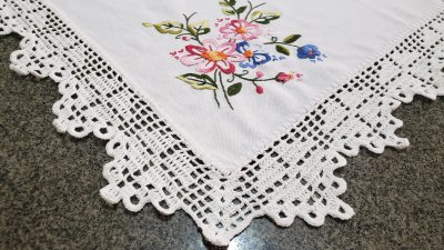 TOALHA DE CHÁ BORDADA A MÃO