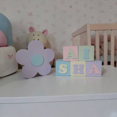 Kit decorativo flor + cubos de mdf decoração infantil de festa e quarto enfeite de bebê mdf