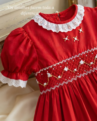 Vestido Infantil  Luxo Vermelho em Tricoline | Smock Bordado à Mã