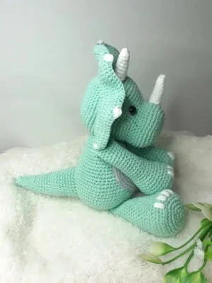 Dinossauro - Triceratops Crochê Amigurumi