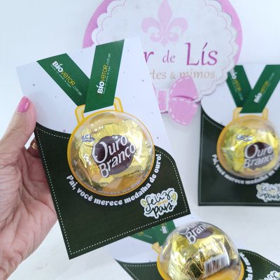 Card Dia dos Pais Medalha de Ouro com Bombom Presente Personalizado Escola