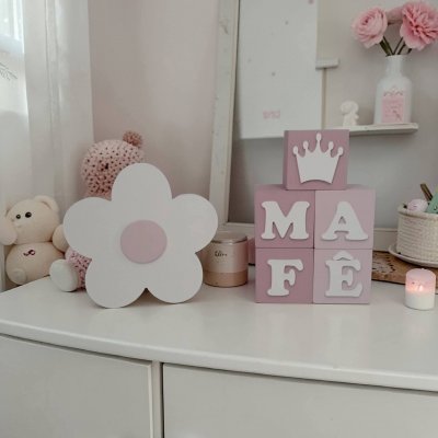 Kit decorativo flor + cubos de mdf decoração infantil de festa e