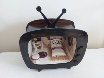 Diorama Quadro Televisão Cenário Miniatura Quarto. Feito manualme